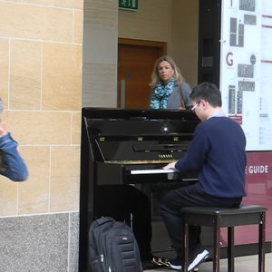 日本护士喂老头奶
